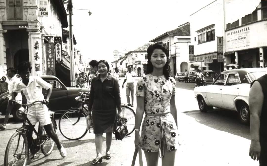   70年代初的邓丽君生活照 >