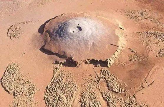 火星上最高,最大火山——奥林匹斯山(图片来源:nasa)